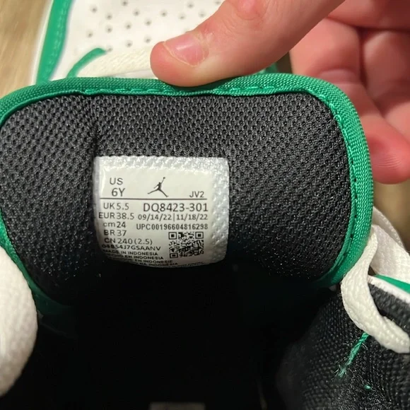 Boys Nike Air Jordan 6 Y - Picture 2 of 4